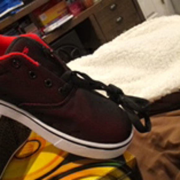 Heelys size 4 red and black boys sneakers - Picture 3 of 7